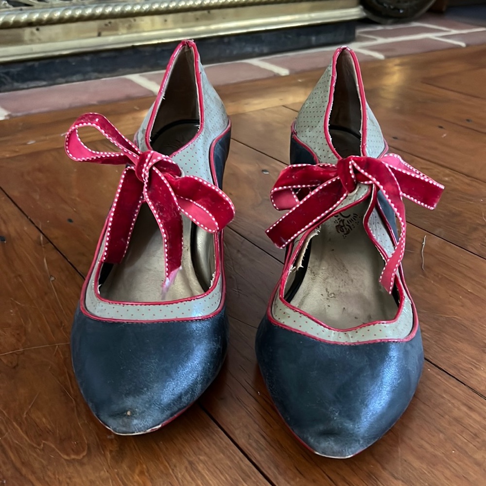Poetic license kitten heels sz 10